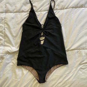 Acacia Kokomo in Black